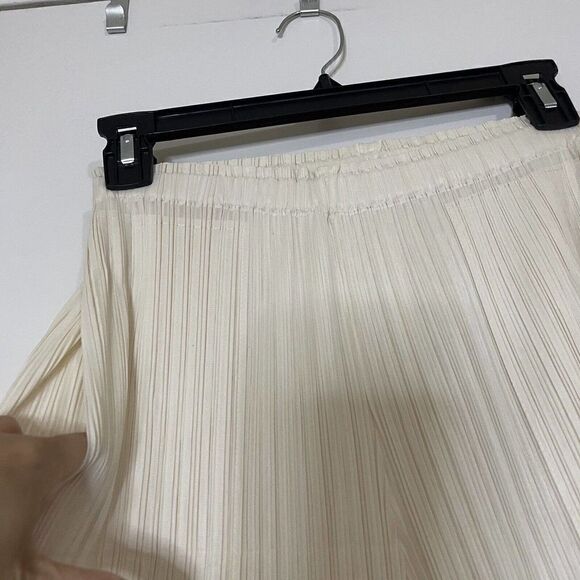 NWT Chicjuly Pleated flowy ivory wide leg palazzo pants size US small - Picture 4 of 6